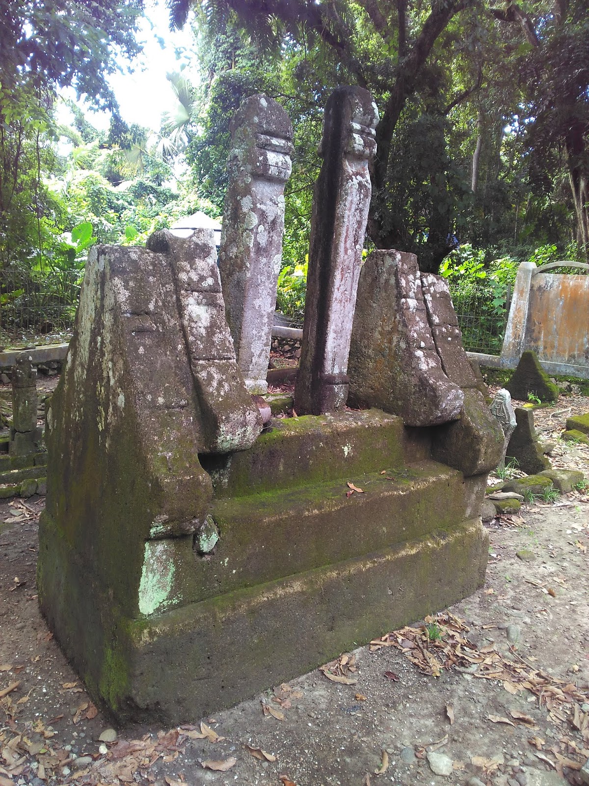 Kompleks Makam Raja Nepo Attoriolong