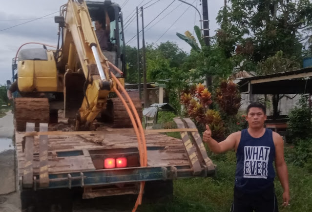 Babhinsa Koramil 06 Samalantan Kodim 1202 Singkawang Membantu Masyarakat Membuat Jalan Dan Gorong Gorong untuk Warga Yang Masih Terisolir