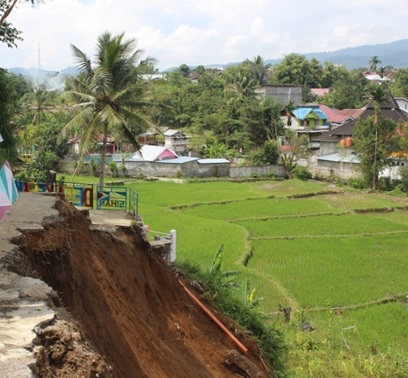 Hujan Deras Seharian, SPAL Kesambe Lama Rejang Lebong Longsor