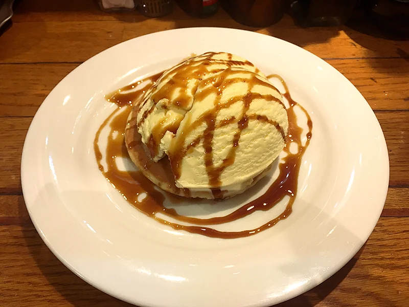 紅鹿舎のプリンクリームホットケーキ第一形態