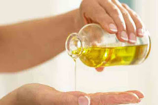 7 Benefits of Baby Oil for Beauty