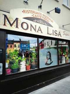 Mona lIsa restaurant building