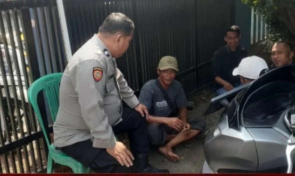 Patroli Dialogis Personel Polsek Lemahabang Imbau Warga Waspada Peredaran Dan Penyalahgunaan Obat Terlarang