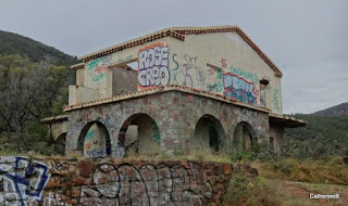 urbex-P.A.C.A.-petite-maison-isolée-calanques-jpg