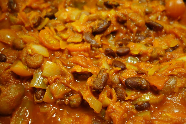 pastasås vegansk vegetarisk bönor tomater lök rester