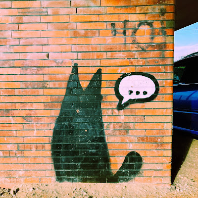 Graffiti: zwarte kat met tekstballon, Elst