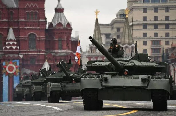 T-72B3M main battle tanks from the 1st Guards Tank Regiment at Red Square