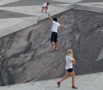 Amazing street 3D illusion Seen On www.coolpicturegallery.us