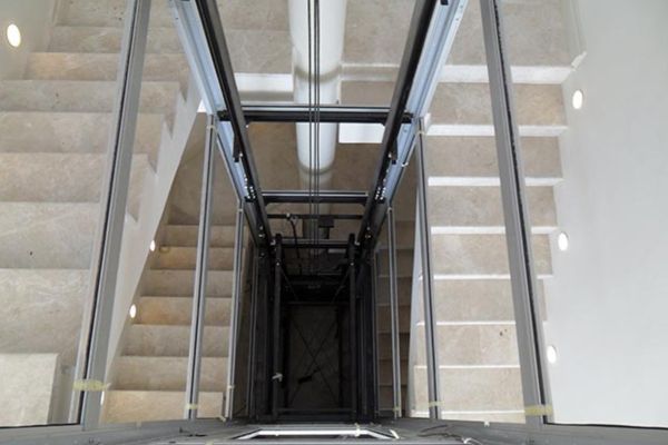 Thang máy gia đình không hố pit có thể sử dụng các hệ thống vận hành khác nhau