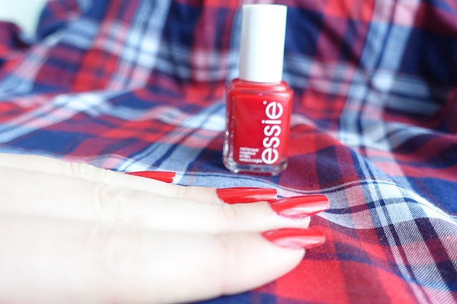 Valentinstag Essie Really Red