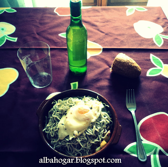 Cazuela de Gulas y Patatas. Alba Hogar