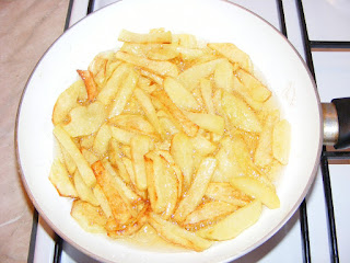 Retete de mancare reteta cartofi prajiti la tigaie pentru shaorma,