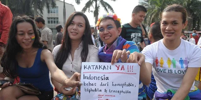 Anggota DPD: Rencana Kemendagri Buat E-KTP untuk Transgender Mengarah ke Legalitas LGBT