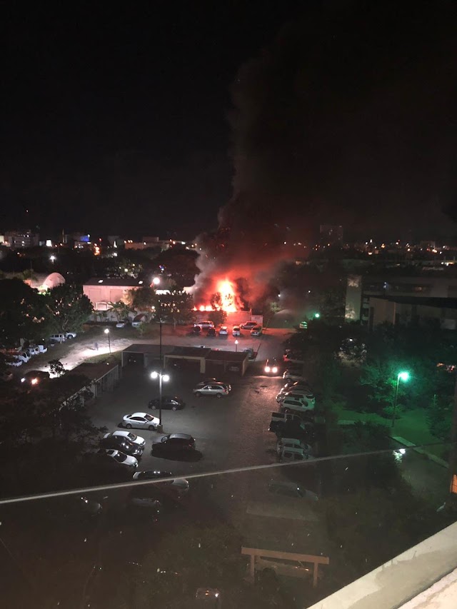 Reportan incendio en los jardines del Hotel Embajador  
