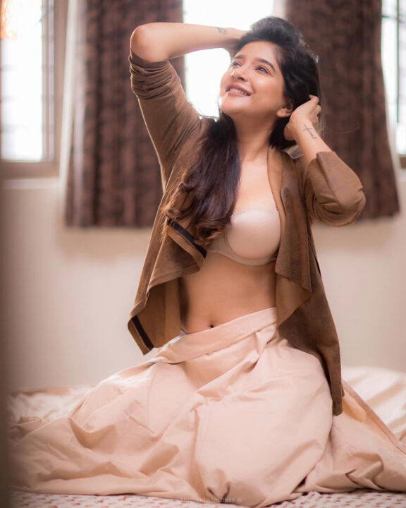 Actress Sakshi Agarwal Latest Hot Photos