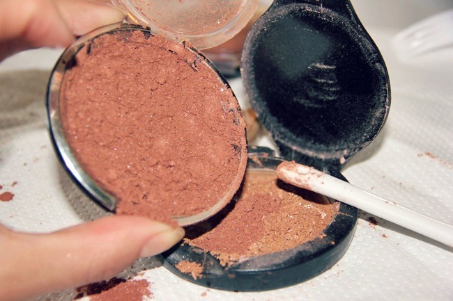 How to turn loose makeup product into compact