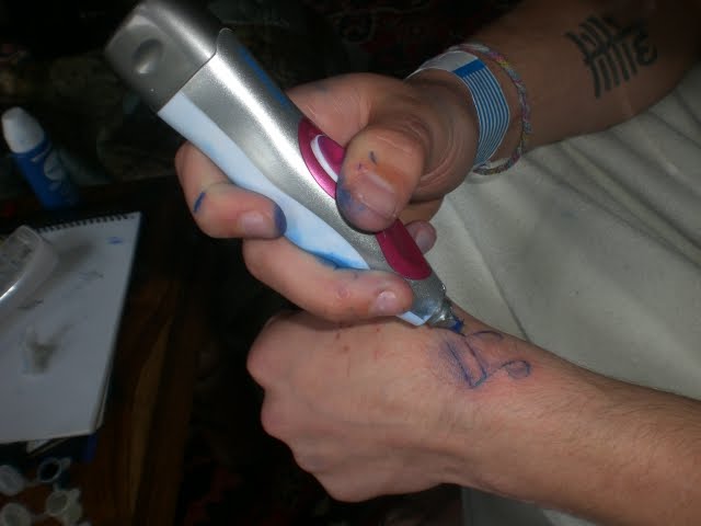 (PowiS: homemade tattoo gun ) tooth brush tattoo gun