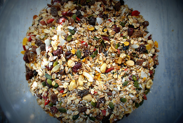 symbio,muesli,zdrowe muesli domowe,orzechy nerkowca,żuraliwna,pecan,jagody goji,figi suszone,słonecznik,pestki dyni,miechunka,zlote jagody inków,platki owsiane,zdowe jedzenie,jedzenie fit,