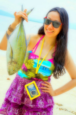 Trisha Sebastian freshly catched fish in Isla Pandan Day Resort Puerto Princesa Palawan | Julius Sebastian