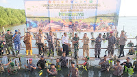 Kapolda Sulsel Hadiri Penanaman Mangrove Nasional Secara Serentak di Kampung Bahari Untia Kampus PIP Salodong Makassar