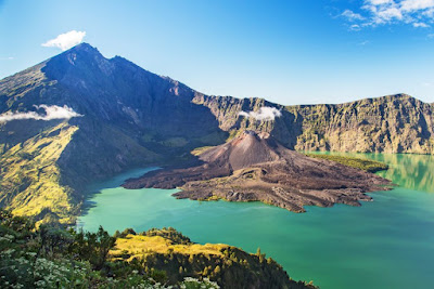 5 tourist destinations in indonesia.