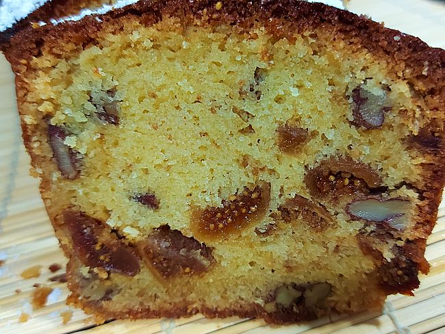 Plum cake de higos secos