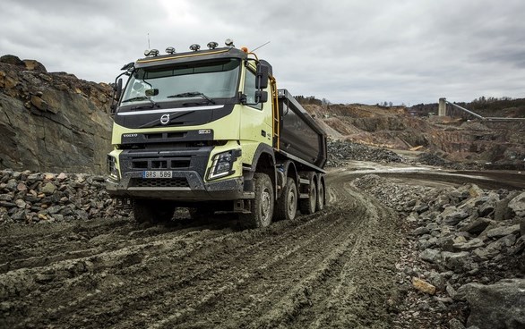 Gambar Truk Pasir VOLVO1