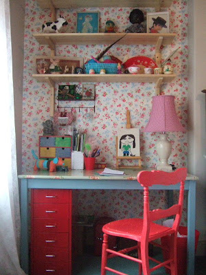 girl's desk