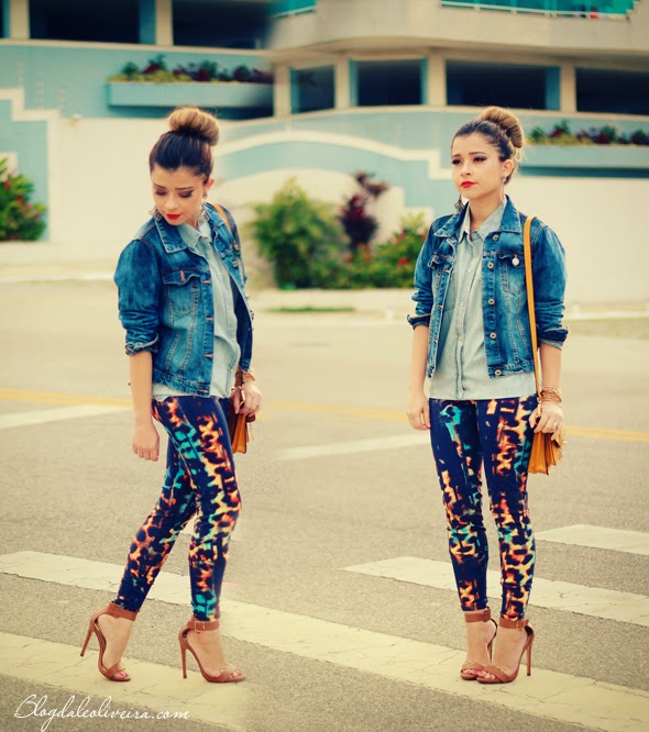 No look Legging print e jeans + vestido floral