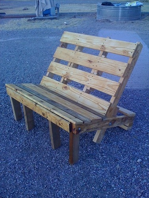 america furniture: Indoor and Outdoor Pallet Bench Sitting Area