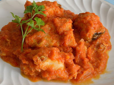 Bacalao en salsa de pimientos rojos