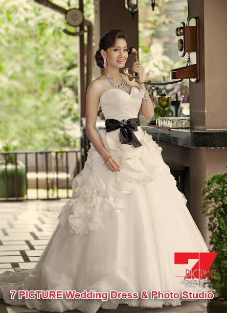 yu thandar tin with wedding dress