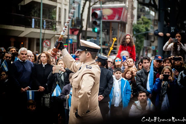 Un momento del desfile del Bicentenario de la Independenciua