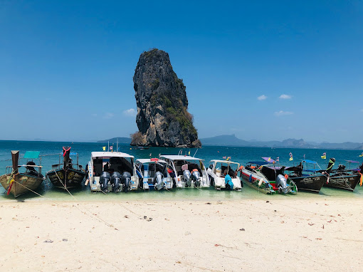 Poda Island does not have a pier, so boats are moored at the beach