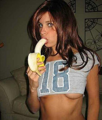 women eating banana mulheres comendo banana sexy