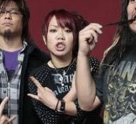 Drummer Maximum the Hormone melahirkan