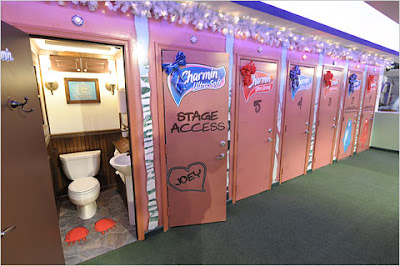 The-Charmin-holiday-toilets-in-Times-Square-ad8