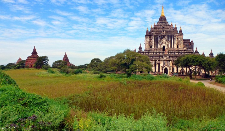 Di tích, thắng cảnh Phật giáo - Người Áo Lam