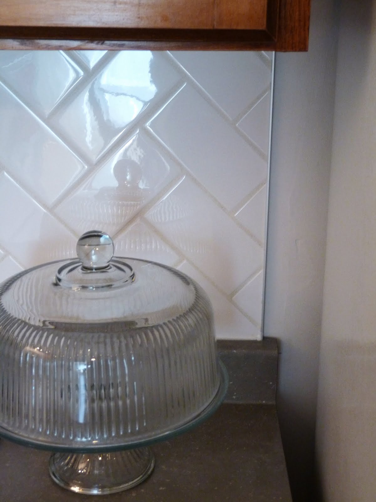 Finishing Tile With Metal Edging | Dans le Lakehouse