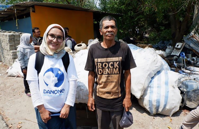 sampah botol plastik menjadi produk fashion siap pakai