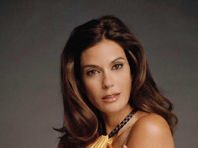 Teri Hatcher Wallpapers Free Download