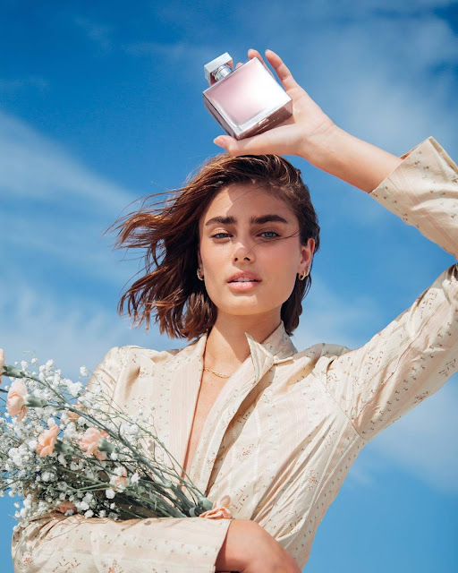 Taylor Hill – Ralph Lauren Romance fragrance 2021