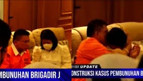 Jadi Sorotan, Momen Ferdy Sambo Panggil 3 Tersangka Lain Setelah Berikan Pelukan Sendu Untuk Putri Candrawathi Saat Rekonstruksi Kasus Brigadir J