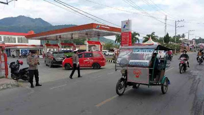 Kabag Ops Polres Samosir Turun Langsung Ke Lokasi Titik- Titik Pos Padat Pagi.