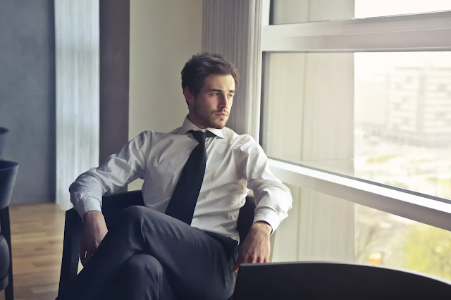 How to Tell if an Alpha Male Likes You: The Top 12 Signs