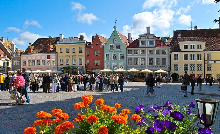  Town Hall Square, Alun-alun Bersejarah di Latvia