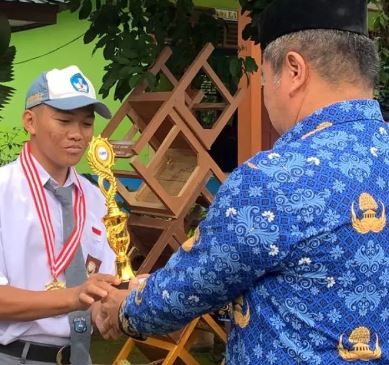 gAMBAR Luar Biasa! Ambo Sakka Juara OSN Tingkat Provinsi Sulawesi Selatan