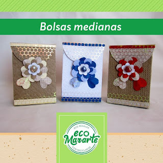 Bolsas medianas con solapa en papel reciclado artesanal.