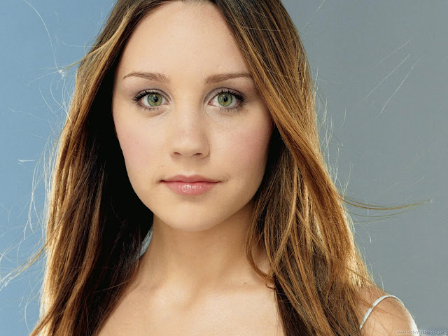 Amanda Bynes Hollywood Actress Pretty Wallpaper