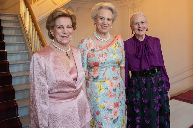 Queen Margrethe wore a Luccichio blouse and Fallaci skirt by Luisa Spagnoli. Princess Benedikte in Johnny Alexander Wichmann gown. Queen Anne-Marie